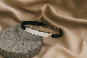 SREBRNA RODOWANA BRANSOLETKA KAUCZUKOWA Z BLASZKĄ 925 – 6MM